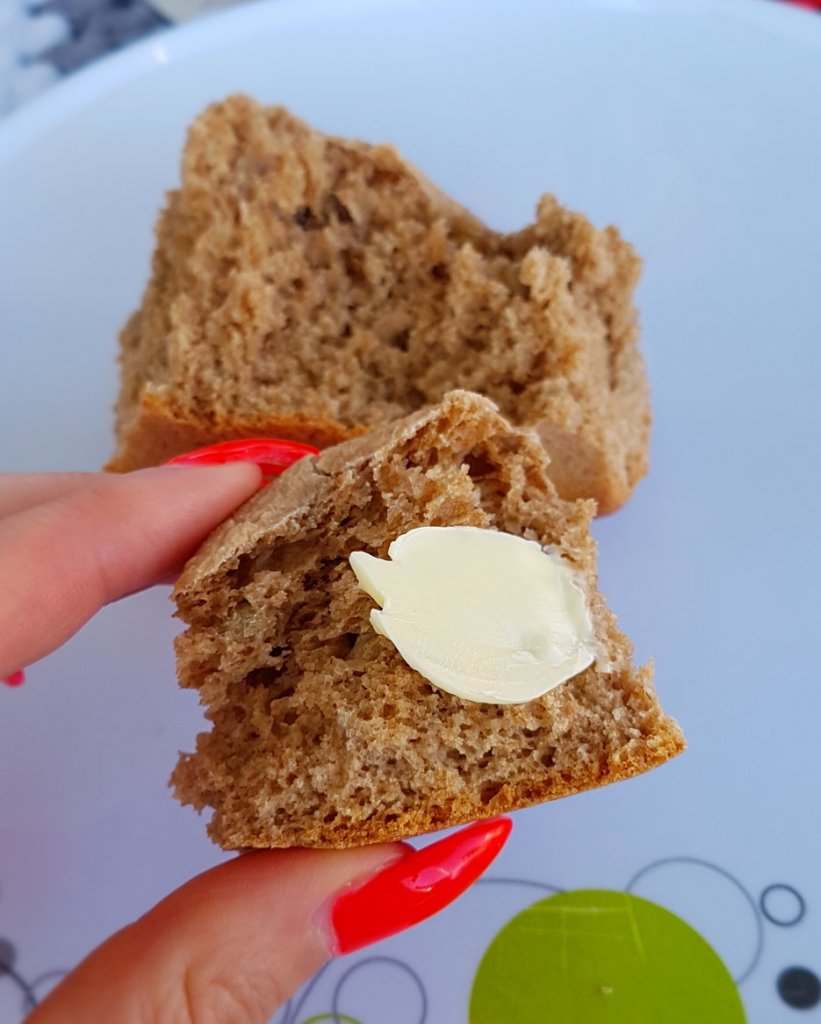 Dinkelbrötchen mit Butter