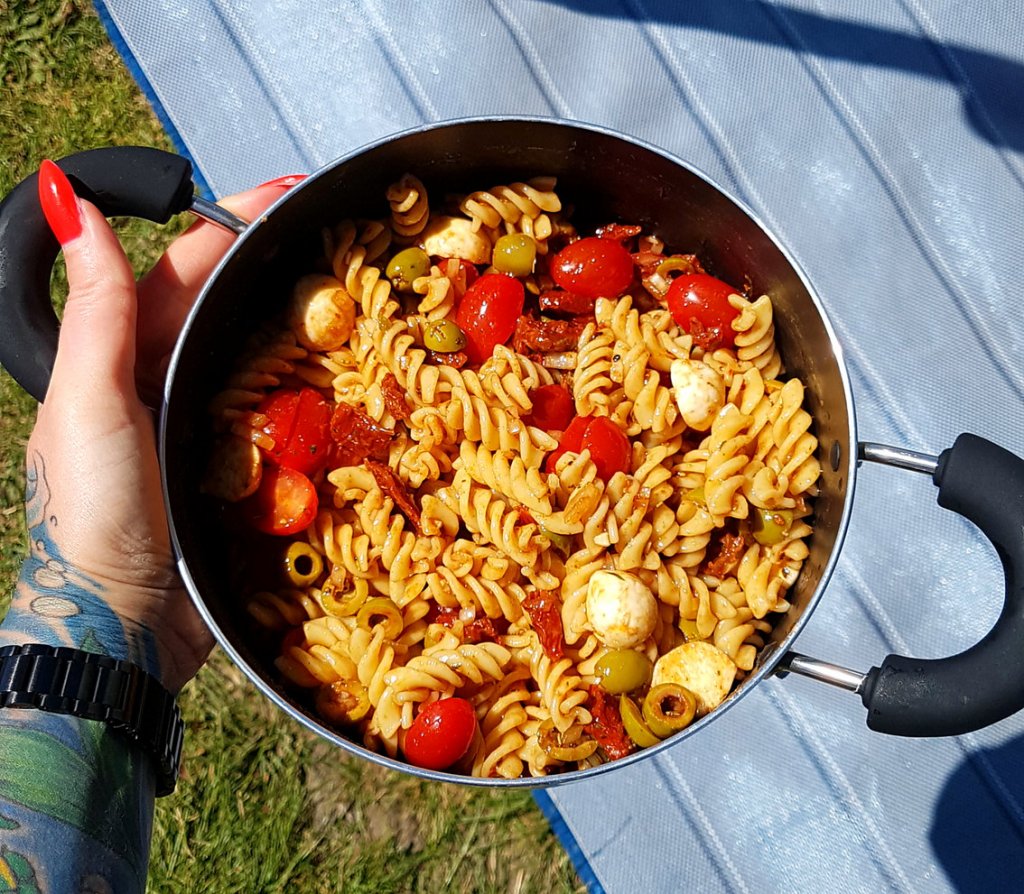 Camping Nudelsalat Rezept mediterran