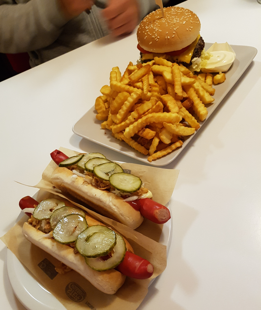 Cafe Retro Hotdog